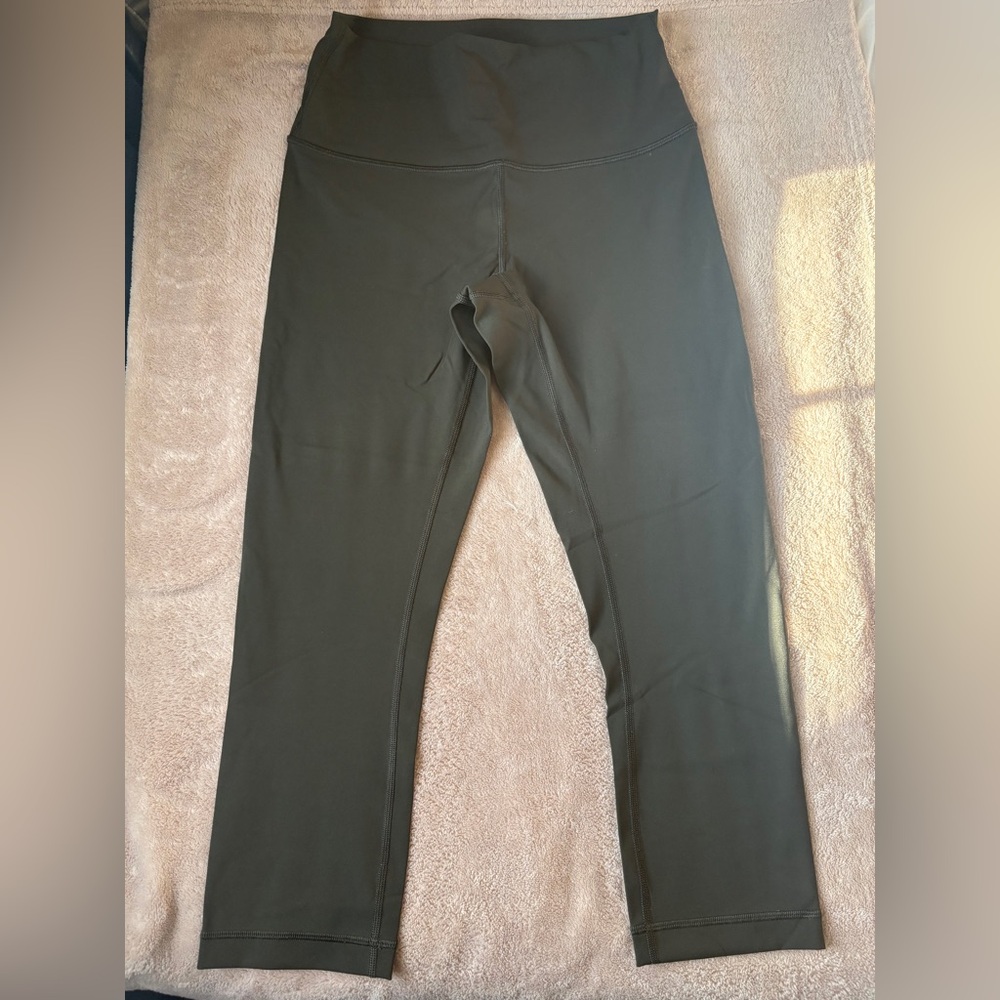 Lululemon size 6 wunder under high waisted crop 23in